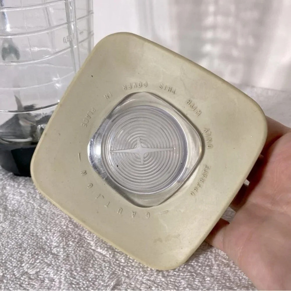 Vintage Blender Glass Replacement Pitcher With  Blades - Picture 8 of 14